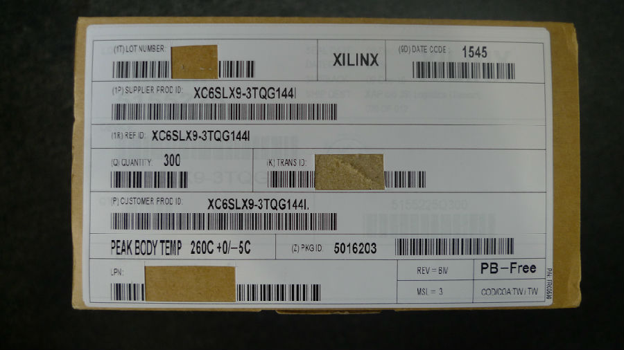 XC6SLX9-3TQG144I (1545)外包裝.JPG